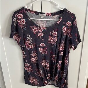 Nine Britton stitch fix Women’s size medium  Floral Short Sleeve Top